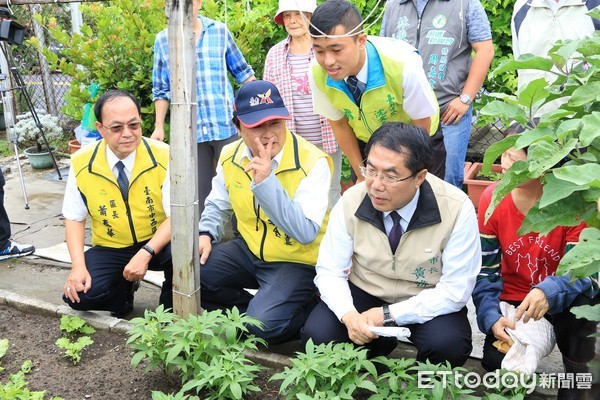 ▲台南市中西區出現確診第2例，台南市長黃偉哲宣布提高防疫層級，每週召開防疫會議，若有民眾不配合，依法開罰。（圖／記者林悅翻攝）