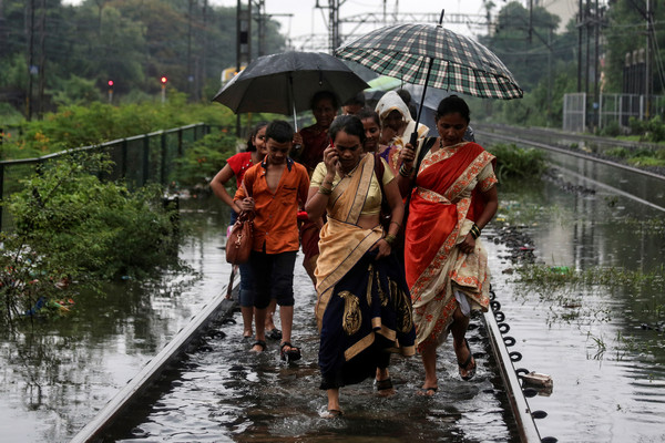 ▲▼印度孟買淹水。（圖／路透）
