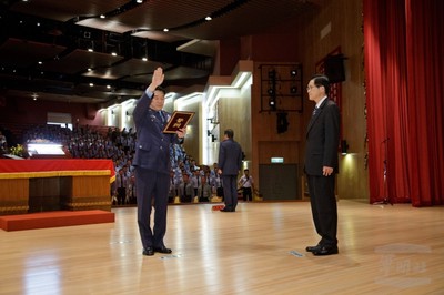 布达交接暨授勋典礼,期勉空军全体官兵在新任司令熊厚基上将领导下