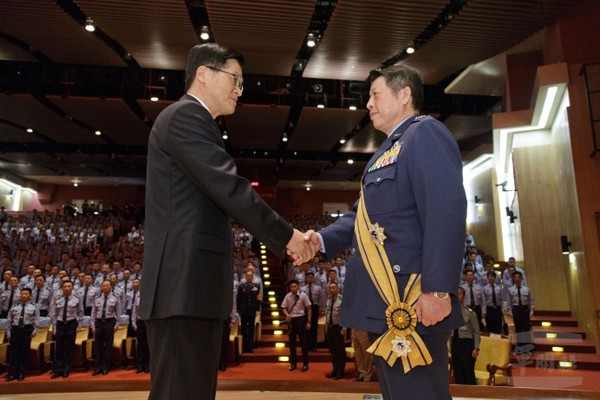 嚴部長主持空軍司令布達典禮　勉超敵勝敵守護空防