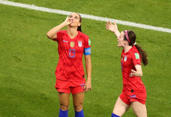 ▲▼世界盃女足，美國Alex Morgan的慶祝動作被認為是挑釁             。（圖／路透）
