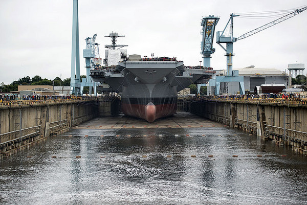 號稱「世界最強的航空母艦」的美國海軍福特號(USS Gerald R. Ford)。（圖／取自維基百科）