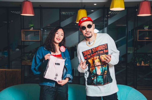 ▲▼熱狗接受網友匿名提問             。（圖／kkbox)