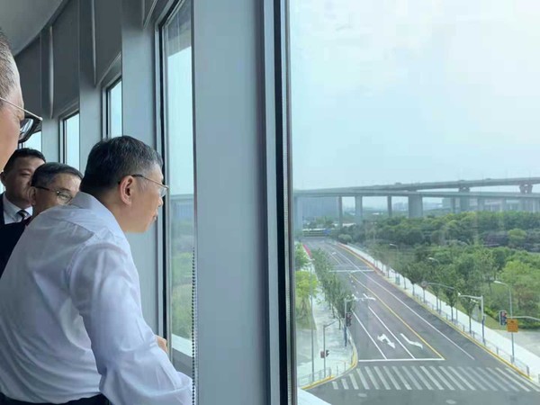▲台北市長柯文哲參觀上海虹橋麗寶廣場辦公樓。（圖／麗寶集團提供）