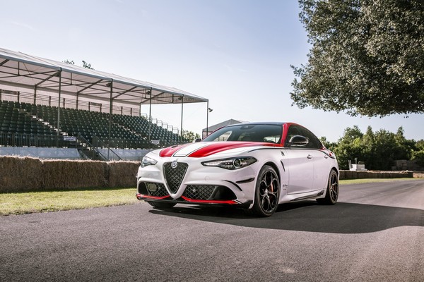 ▲愛快羅密歐（Alfa Romeo）推出限量Giulia 、Stelvio Quadrifoglio賽道特仕版。（圖／翻攝自Alfa Romeo）