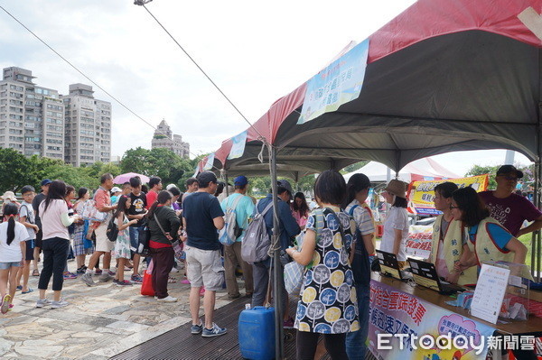 ▲北區國稅局桃園分局舉辦「雲端發票E起來、活力健走樂開懷」活動。（圖／記者楊淑媛攝）