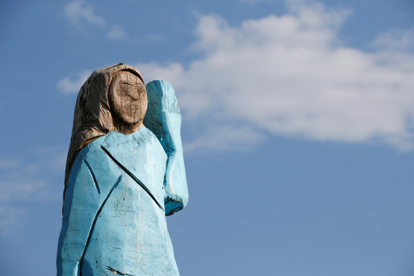 梅蘭妮亞在斯洛維尼亞木雕。（圖／路透社）