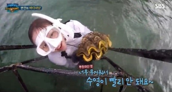 ▲▼23歲女星李烈音拍攝《叢林的法則》違法抓巨蚌。（圖／翻攝自SBS、IG）