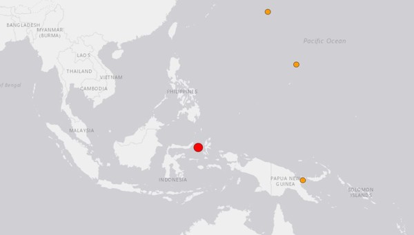▲▼快訊／印尼蘇拉威西島東北7.1強震　政府發布「海嘯警報」。（圖／翻攝自USGS）