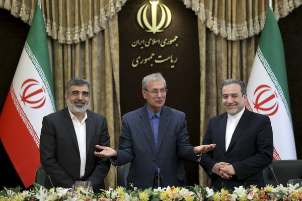 ▲▼伊朗政府官員在記者會上發表對於核能協議的看法。（圖／達志影像／美聯社）