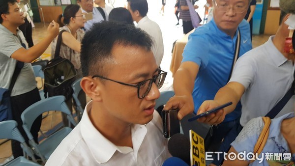 ▲▼站務佐理呂秉諭、台鐵局長張政源 。（圖／記者翁伊森攝）