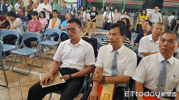 ▲▼站務佐理呂秉諭、台鐵局長張政源 。（圖／記者翁伊森攝）