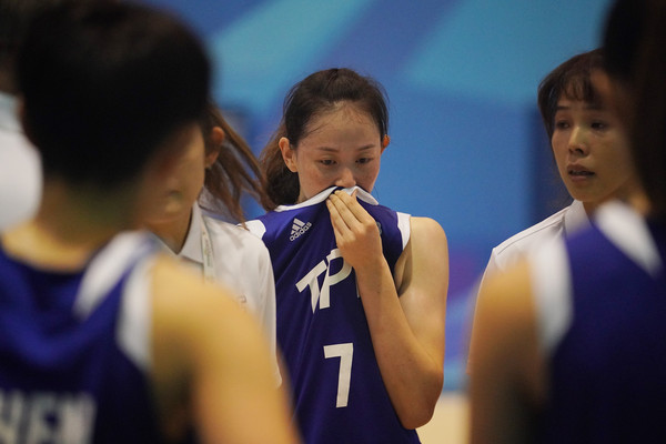 ▲世大運女籃，中華女籃不敵澳洲淚灑球場。（圖／大專體總提供）