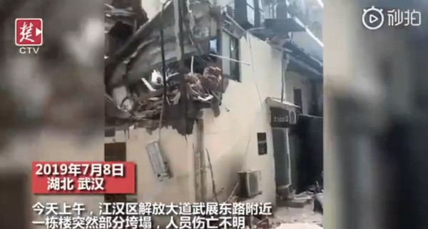 ▲武漢一間連鎖酒店副樓角塌了。（圖／翻攝自楚天都市報）