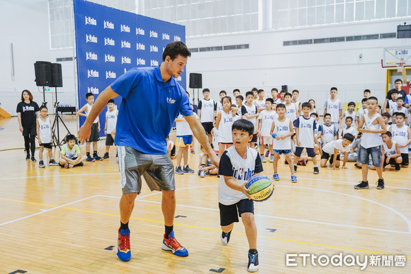 ▲▼首屆Jr. NBA訓練營在台灣舉辦，開幕儀式邀請到NBA球星加里納利 。（圖／主辦單位提供）