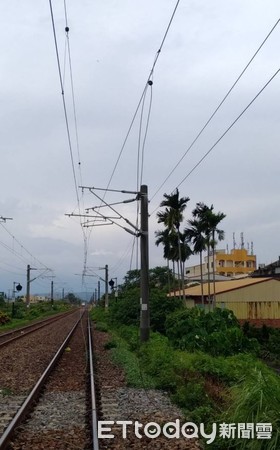 ▲▼台鐵二水到田中間西正線電車線斷落，台鐵緊急搶修中。（圖／台鐵提供）