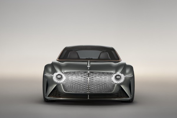 ▲賓利（Bentley）於英國克魯郡（Crewe）展演EXP 100 GT概念車。（圖／翻攝自Bentley）