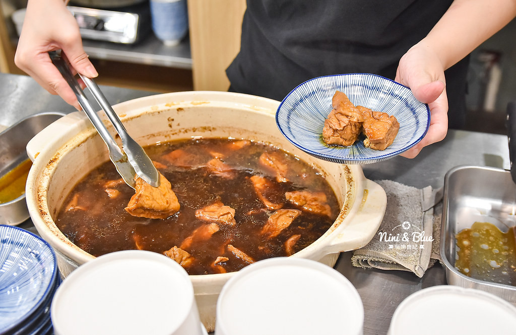 ▲▼ 台中金爌爌肉飯。（圖／Nini and Blue玩樂食記 提供）