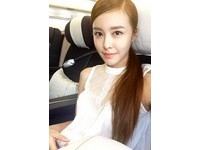 ▲正妹鋼琴家李元玲辣露馬甲線！（圖／取自李元玲臉書）