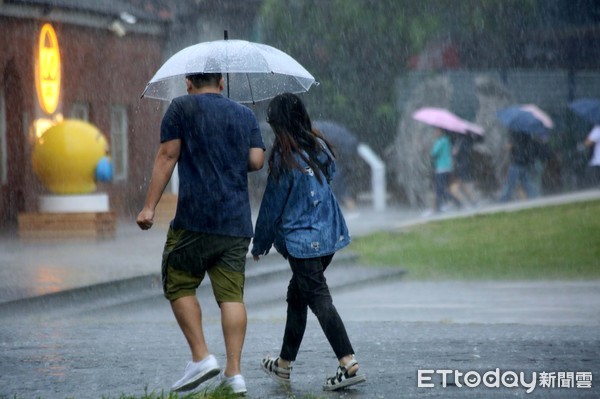 ▲▼台北市午後大雷雨。（圖／記者屠惠剛攝）