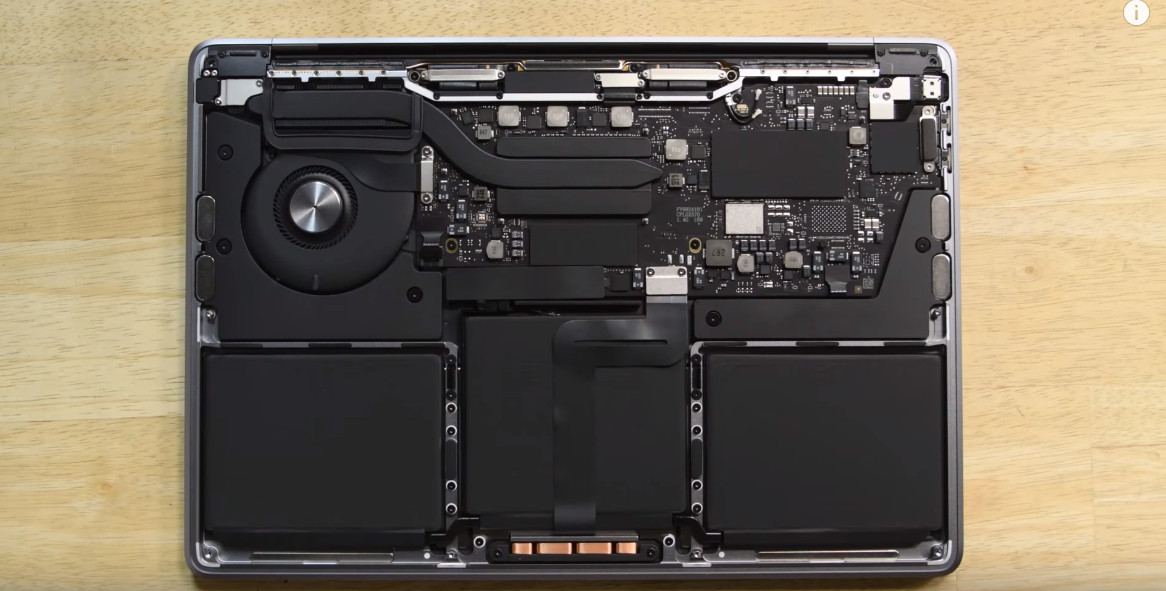 ▲▼iFixit拆解新入門級的13 吋MacBook Pro。（圖／翻攝自YouTube／iFixit Video）