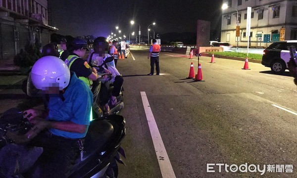 ▲ 改裝車噪音無所遁形 三峽監、警聯合稽查遏阻青少年飆風。（圖／新北市三峽警分局提供）