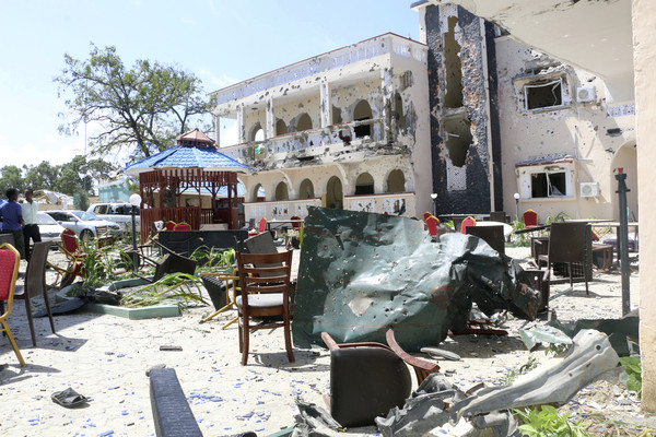▲▼索馬利亞南部港口城市奇斯馬約（Kismayo）艾沙塞飯店（Asasey hotel）發生恐怖攻擊事件。（圖／達志影像／美聯社）
