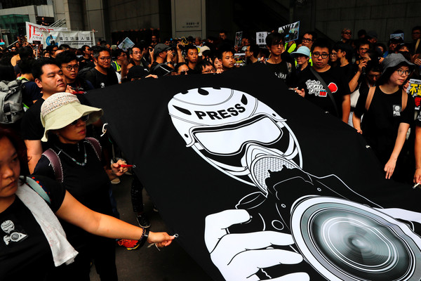 ▲香港傳媒公會14日發起靜默遊行。（圖／路透社）