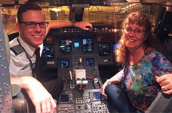 ▲瑪莉（Mary McCormick）成為機上唯一的乘客。（圖／翻攝自臉書／Ryan McCormick）