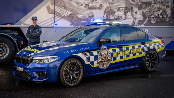 ▲614匹、破百加速僅3.3秒！澳洲警車換這台　包準嫌犯打消烙跑念頭。（圖／翻攝自BMW）