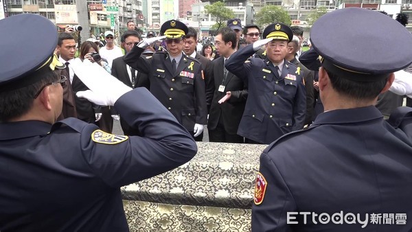 ▲▼鐵路警察李承翰告別式，啟靈。（圖／記者張榮恩攝）