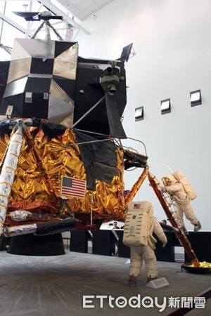 ▲▼美國航太博物館內阿波羅11號與太空衣模型。（圖／記者張方瑀攝）