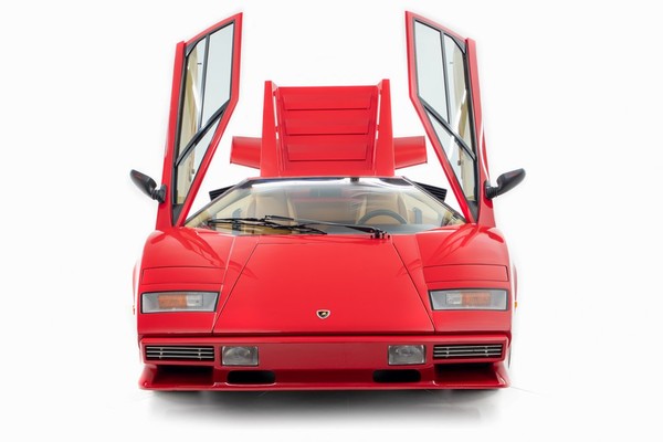 ▲「最成功車手」Mario Andretti出售藍寶堅尼Countach 5000 S愛車。（圖／翻攝自Motor Car Gallery）