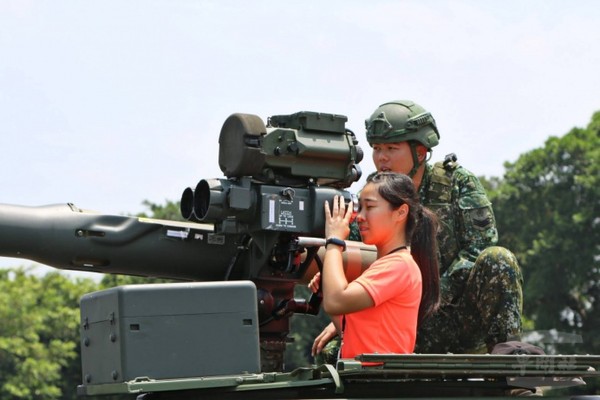 成功嶺射擊體驗營結訓　學員相約明年再見