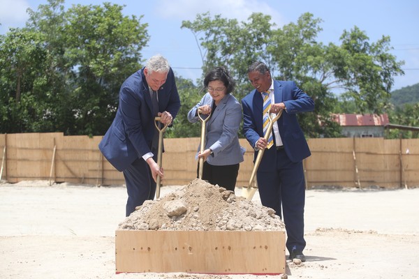 ▲▼蔡英文出席聖茱德醫院整建計畫工程動土典禮。（圖／隨行訪團提供）