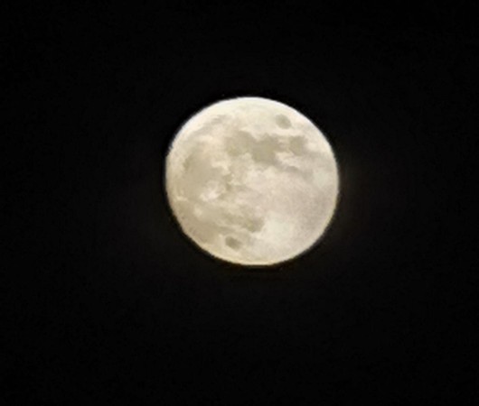 ▲華為於官方微博釋出的手機拍攝月亮照片。（圖／翻攝大陸網站）