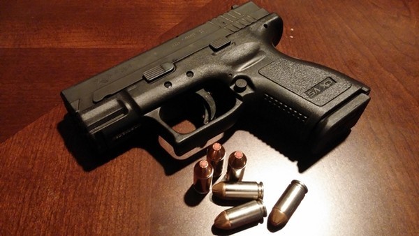 ▲桃園市姜姓男子今年被警方持搜索票查獲制式手槍，竟稱是十餘年前叔公賣給他的。（示意圖／免費圖庫pxhere）