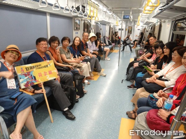 ▲▼旅行就像閱讀一本書！營隊創意新招「火車車廂變寫作教室」。（圖／台鐵提供）