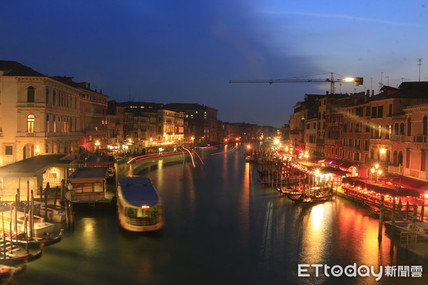 ▲▼威尼斯大運河夜景，威尼斯旅遊，義大利旅遊。（圖／記者蔡玟君攝）