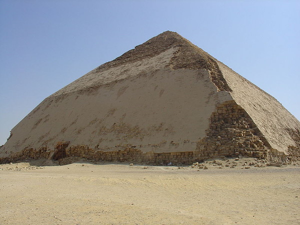 ▲埃及彎曲金字塔。（圖／維基百科）