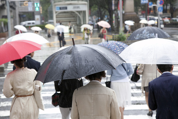 ▲▼日本人偏愛「長柄傘」，背後原因曝光。（圖／CFP）