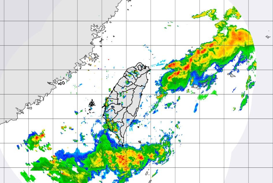 ▲▼台灣西南方有一大片水氣移入。（圖／氣象局）