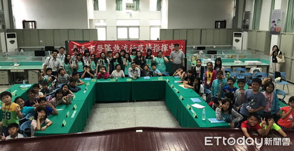 ▲台南市立醫院舉辦「社區健康醫學防疫營」，教導小朋友認識登革熱防疫。（圖／記者林悅翻攝，下同）