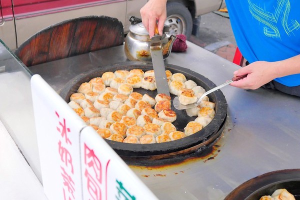 ▲台中中華夜市詹記原味生煎包。（圖／橘子狗愛吃糖提供）