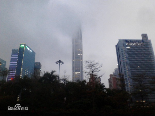 ▲深圳平安金融中心大廈是全大陸第三高樓，陰天時頂端完全深入雲裡。（圖／翻攝百度百科）