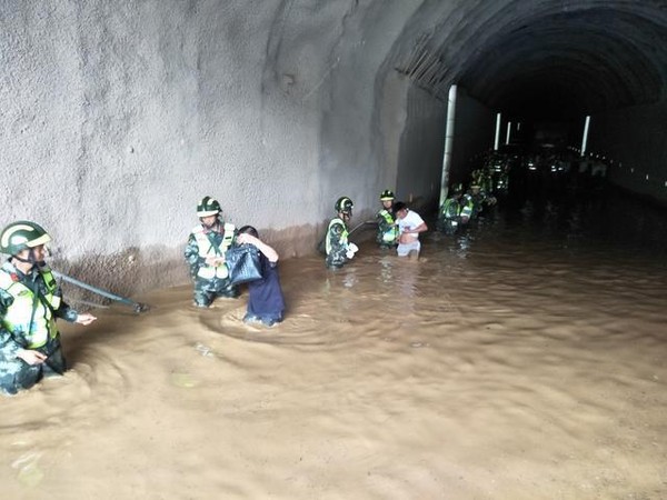 ▲雲南魯甸境內發生土石流，導致102人受困隧道。（圖／翻攝大陸網站）