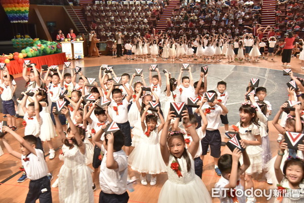 ▲台南市慈航、慧慈、小天星三所幼兒園，20日首度於佛陀紀念館大覺堂舉辦幼兒園聯合畢業典禮           。（圖／佛陀紀念館提供）