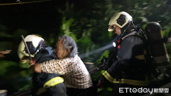 ▲▼士林劍潭公園深夜大火。（圖／記者黃彥傑攝）