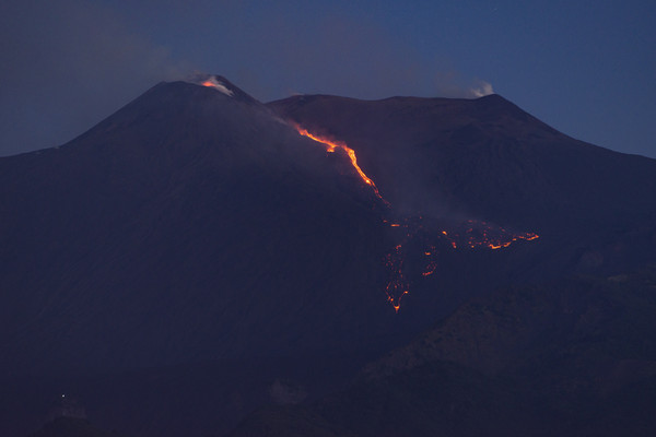 ▲▼埃特納火山（Mount Etna）2019年7月20日噴發             。（圖／達志影像／美聯社）