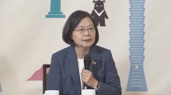 ▲蔡英文過境丹佛與記者茶敘。（圖／翻攝直播）